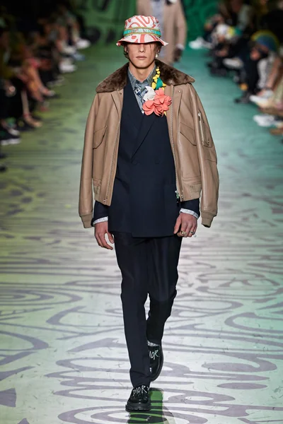 Look 43